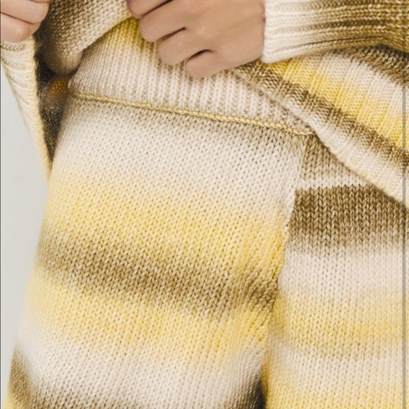 Something Navy Poppy Ombre Sweater shorts & Sweater - Picture 5 of 7